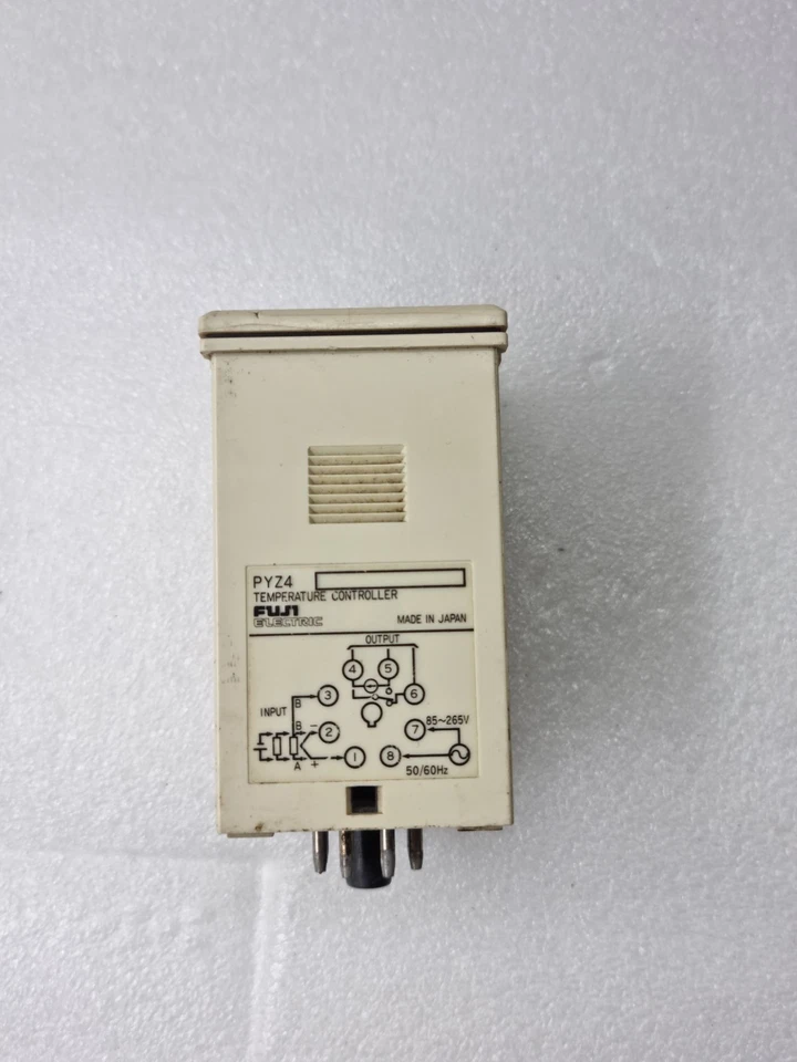 FUJI ELECTRIC PYZ4 PYZ4TAY2-0Y TEMPERATURE CONTROLLER PYZ4TAY20Y